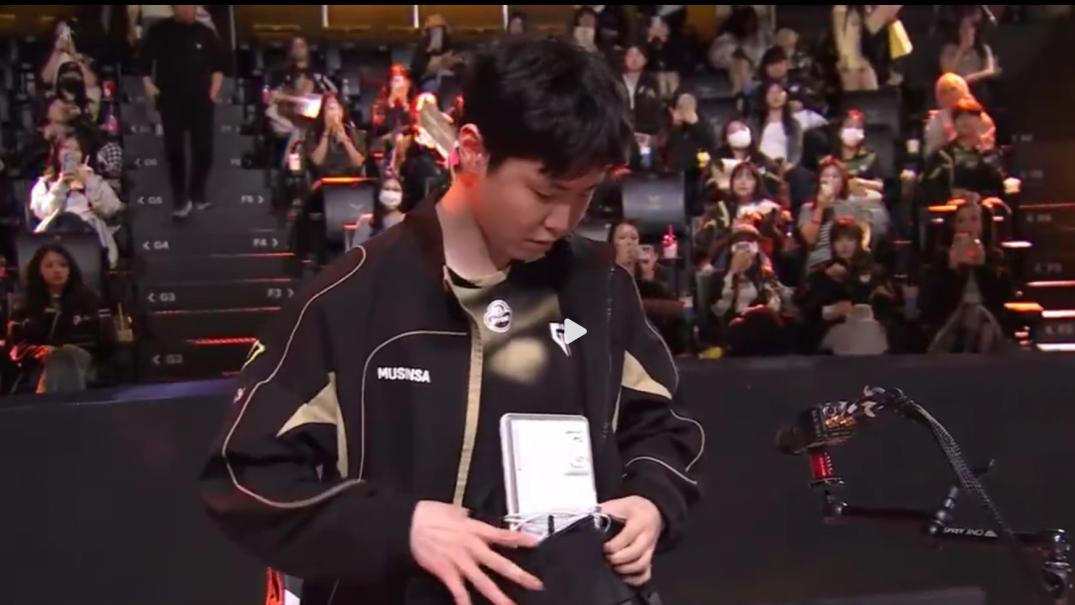 胜率1-18！chovy被打出痛苦面具，HLE全员嘲讽chovy麻了