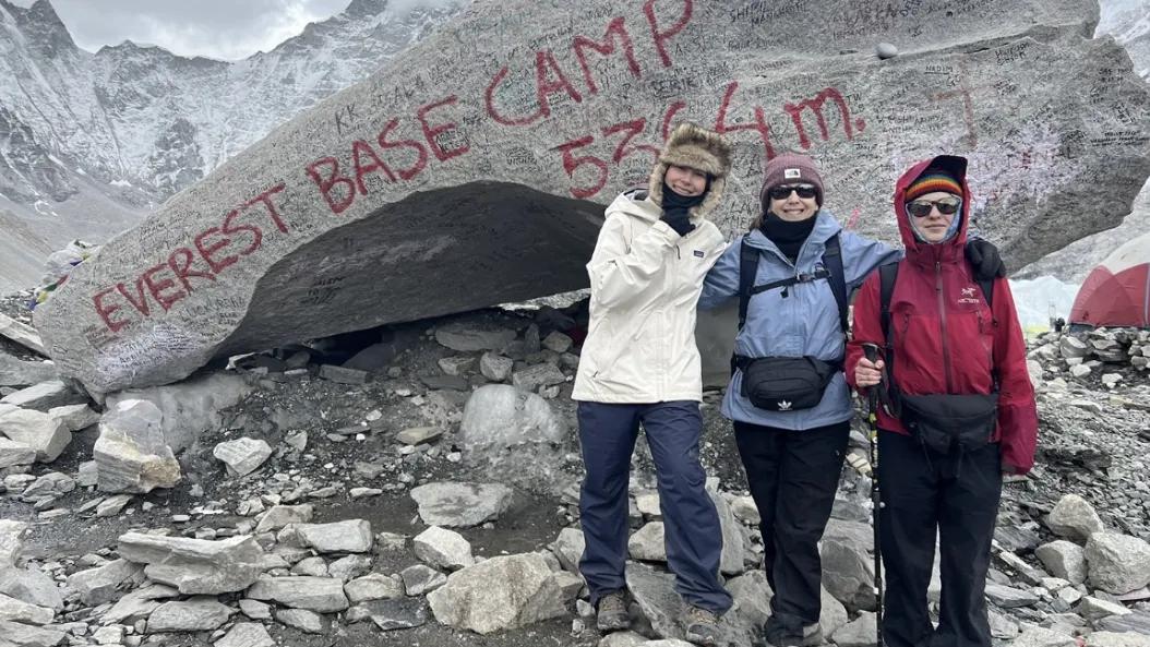 当宏大叙事失效，一个女孩的笑容赢了全世界