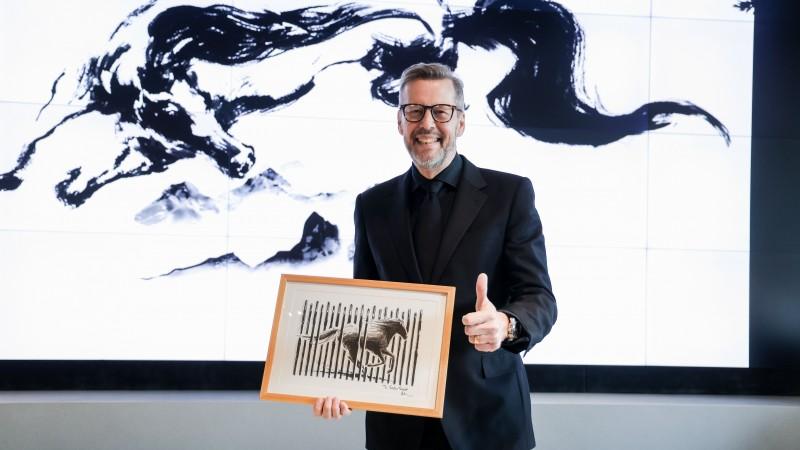 前宾利设计师主导设计 极氪8X车色灵感来源于赤兔马