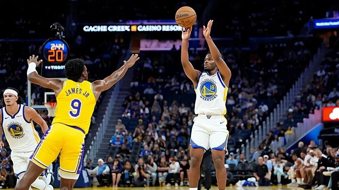 17+18！勇士输球仍有收获，替补小钢炮爆惊喜，3特质扮演乱战高手