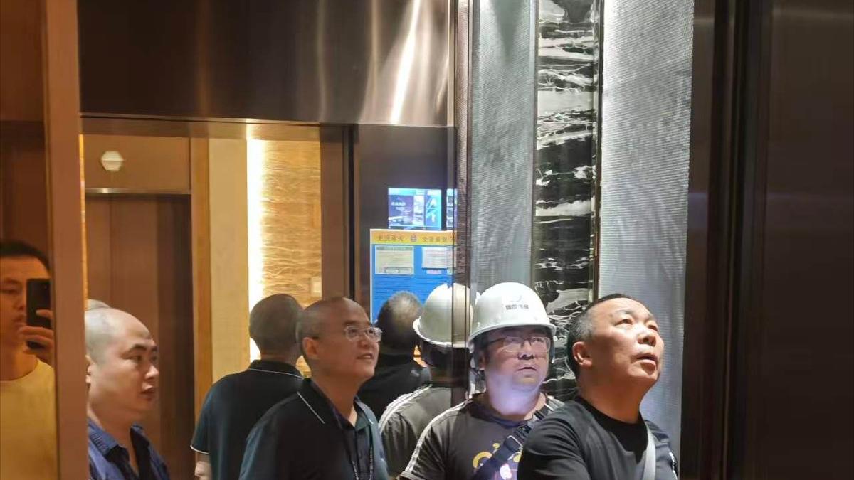 南充市高坪区市场监管局严查酒店电梯，守护考生“上下”安全