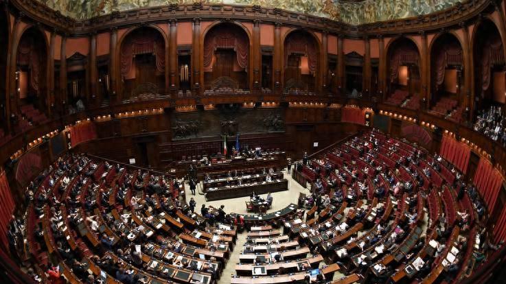 美众议院通过装逼法案，威胁把中国踢出全球金融体系