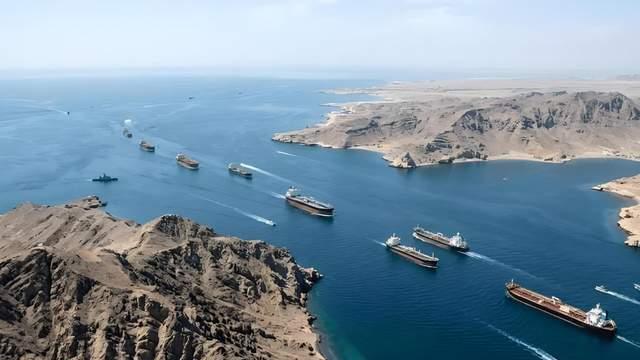 伊朗收过路费，美国敢怒不敢管，反倒污蔑中国要在南海效仿