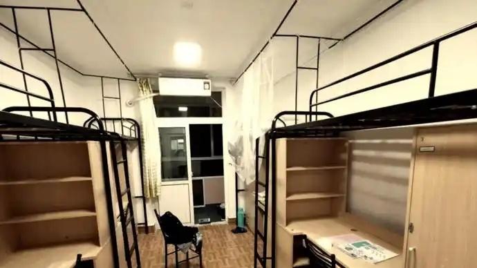 改善条件，大学开始减少8人间宿舍