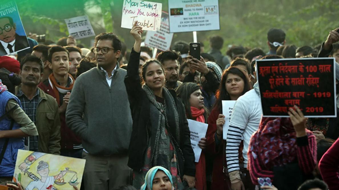 住了人家房子却翻脸不认人？印度执意移除英式符号，这步棋大有野心