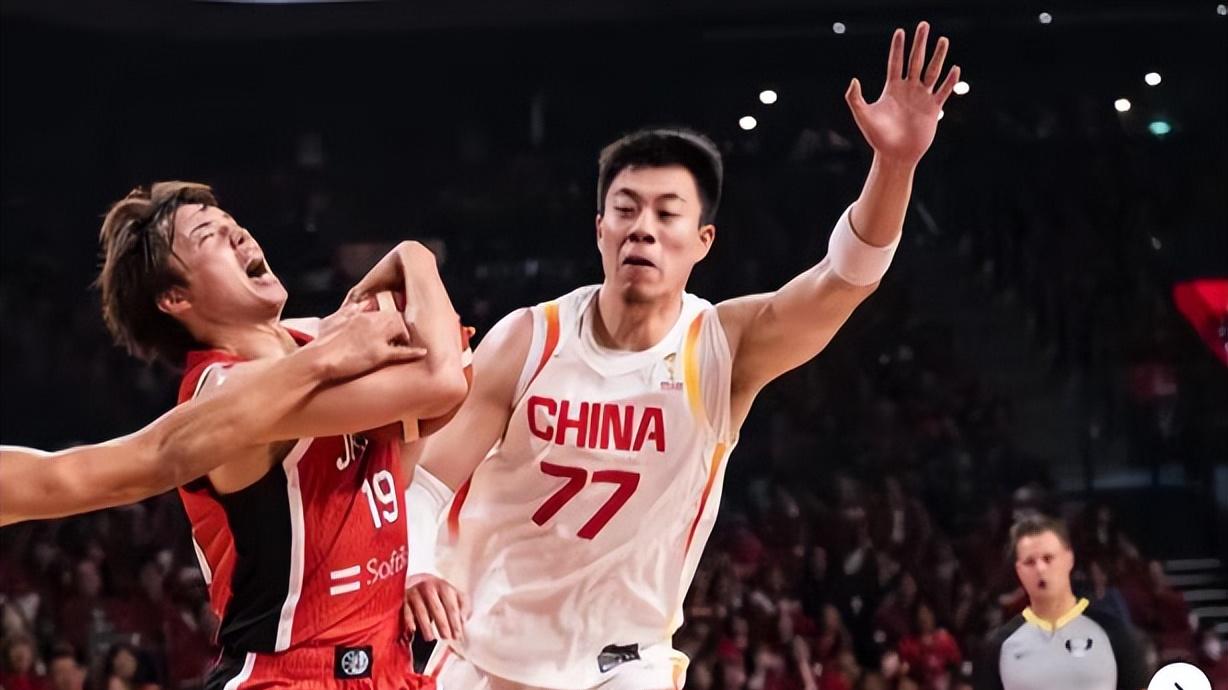 15分逆转！中国男篮力克日本队，赢球谁是关键？吹罚引热议