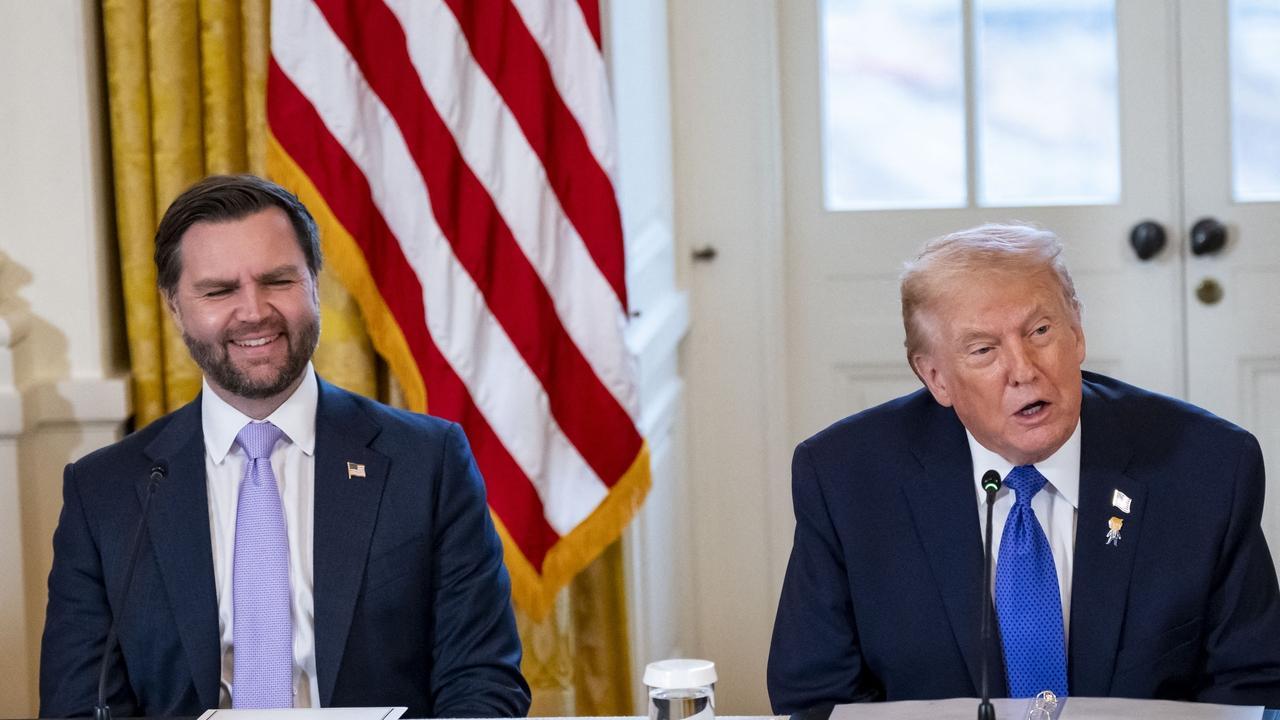 特朗普透露马杜罗被抓的真正原因，跳特朗普的左右摇摆舞