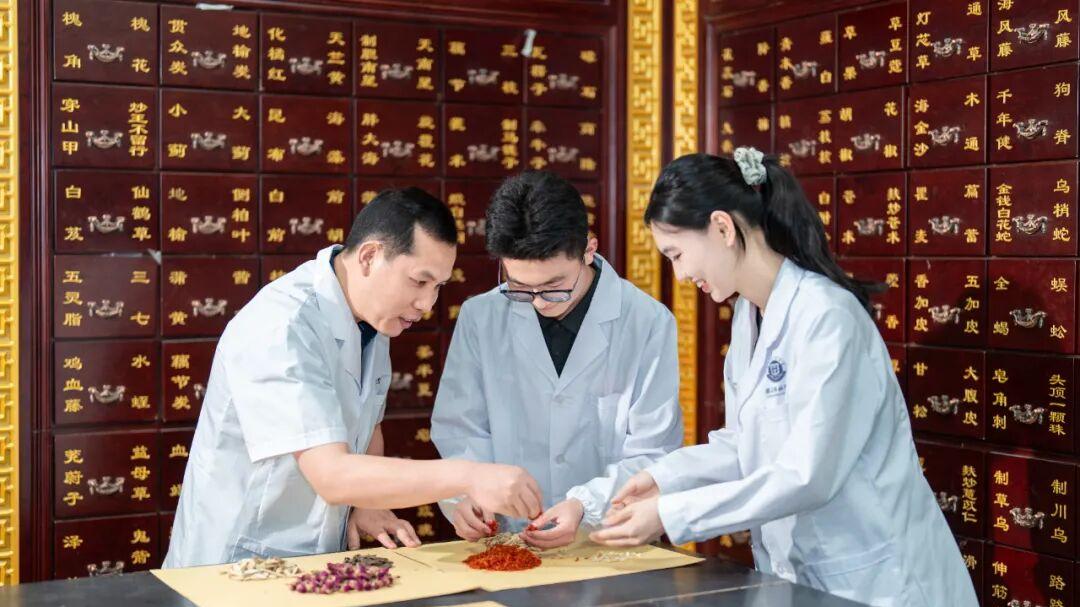 湖北恩施学院参加清华大学CCSS年度会议：以数据导航育人提质新路径