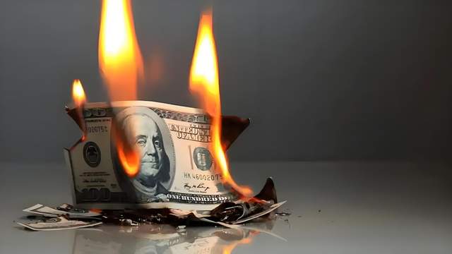 霍尔木兹海峡收费？伊朗这一招，把美元霸权的底裤都扒光了