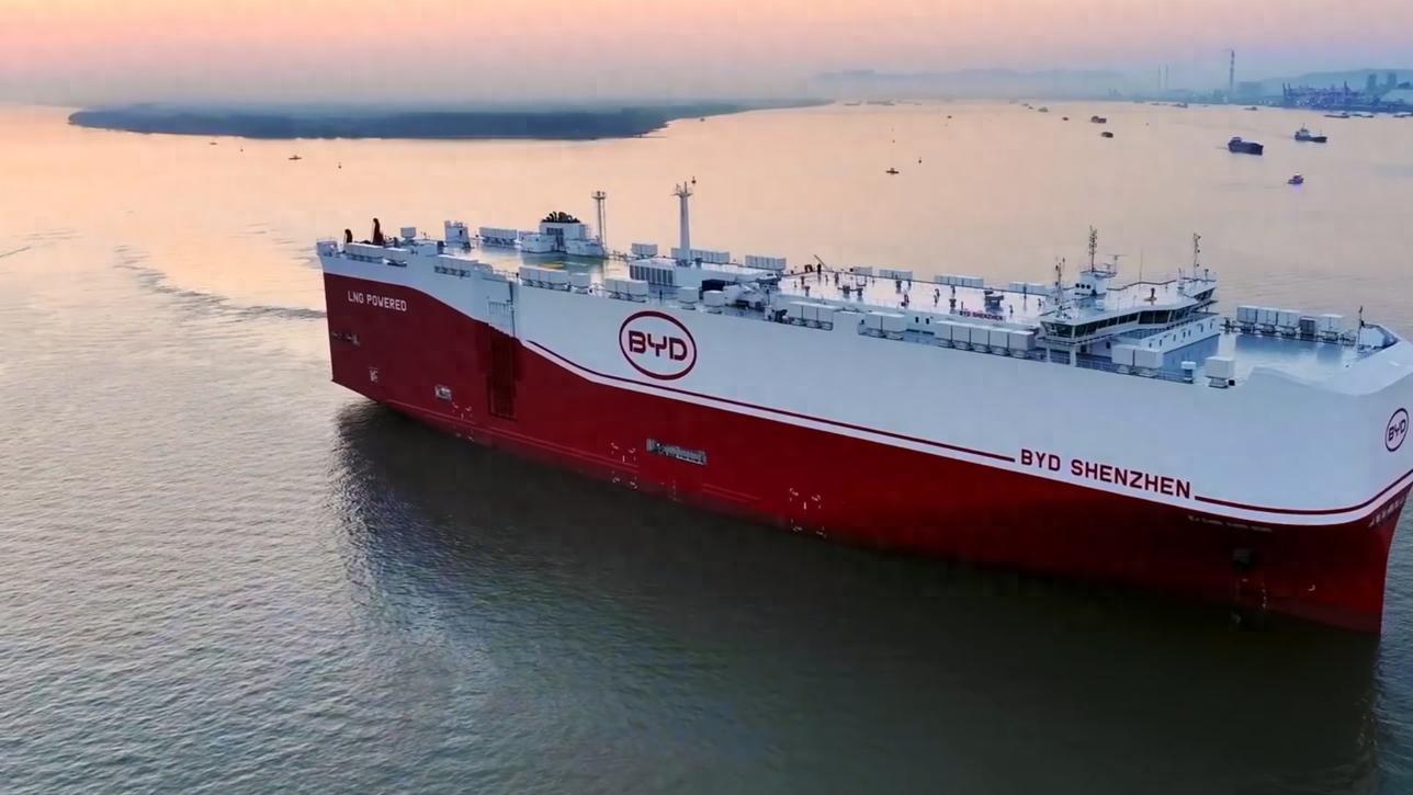 2025国内车企年报深度解析：比亚迪四大核心指标稳居行业第一