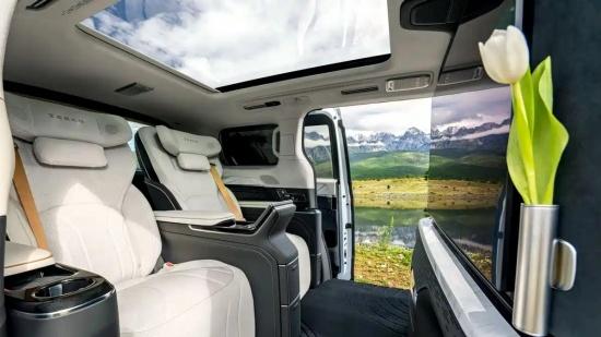 极氪009光辉版推出冰玉白配色 78.9万元起