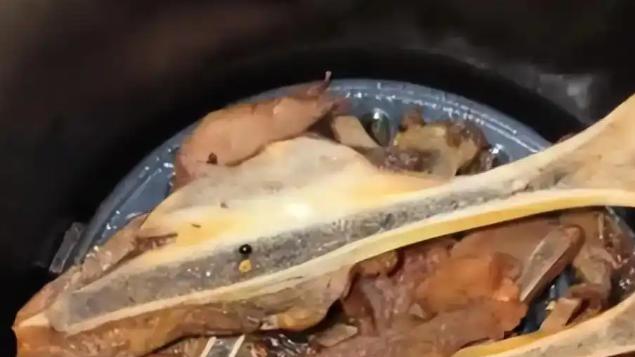 “足足吃了两块扇子骨！”妈妈发帖吐槽儿子同学，评论讽刺拉满了