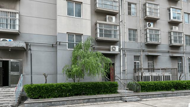 薛口育贤家园商铺私凿墙体占公共区域 安全引忧