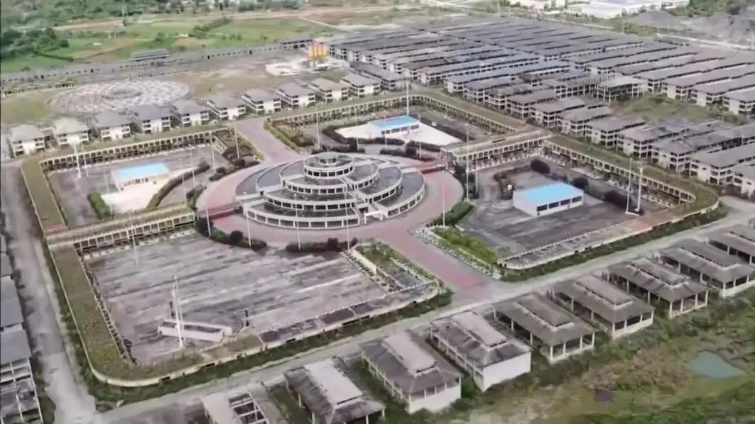 贵州独山县有多个烂尾工程，有些项目已经开始长杂草了