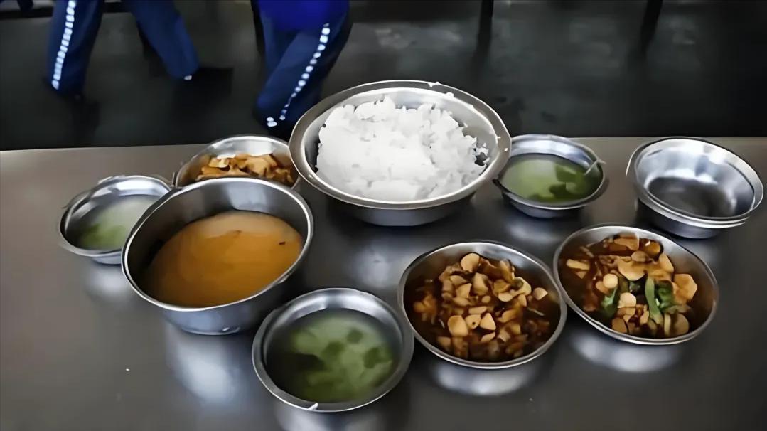 监狱里“人分六等”：能吃到“神仙餐”的，个个都有来头