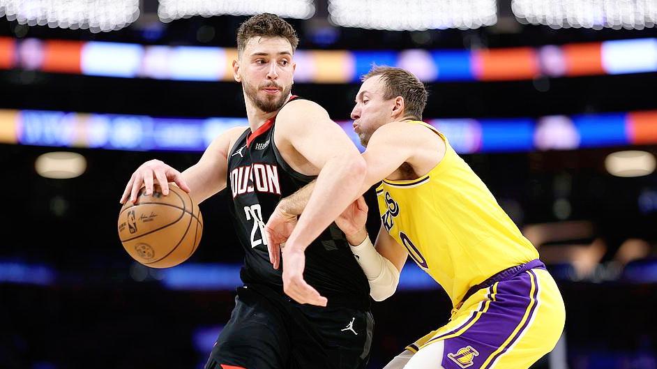 从边缘交易到季后赛大腿！肯纳德一战打出身价，湖人该给多大合同