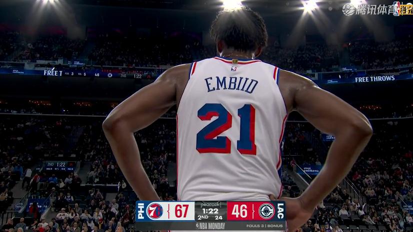 15分惨败！小卡29+4+6，赛后小卡快步走过去，一把抱住纳斯