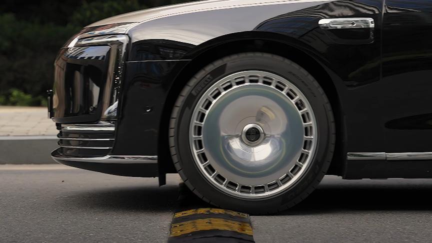 灯语贺岁“马到成功”  尊界S800新春OTA全维进阶