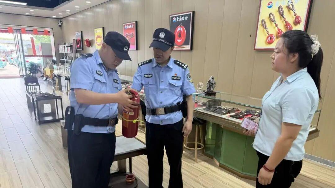 秦俑派出所启动“九小场所”消防“体检”