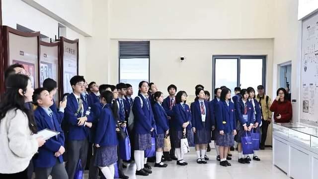 香港中华基金中学师生来合肥一中开展交流活动