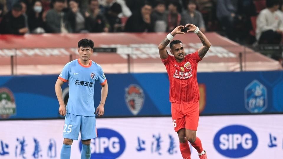 中超：上海海港2-1绝杀玉昆，积分“转正”，王燊超替补献绝杀
