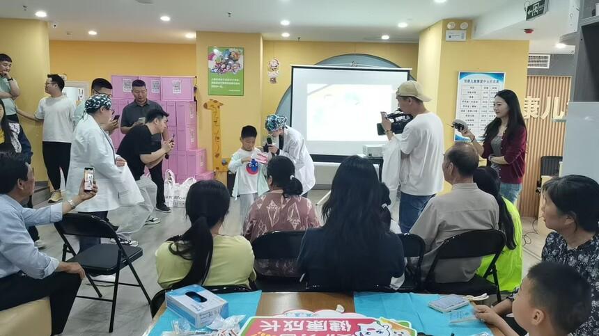 河南新市民：六一前夕送温暖 爱心护航助成长