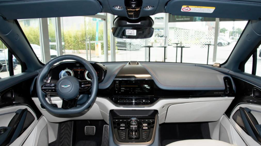 26款阿斯顿·马丁DBX上市，配4.0T V8引擎，百公里加速3.3秒