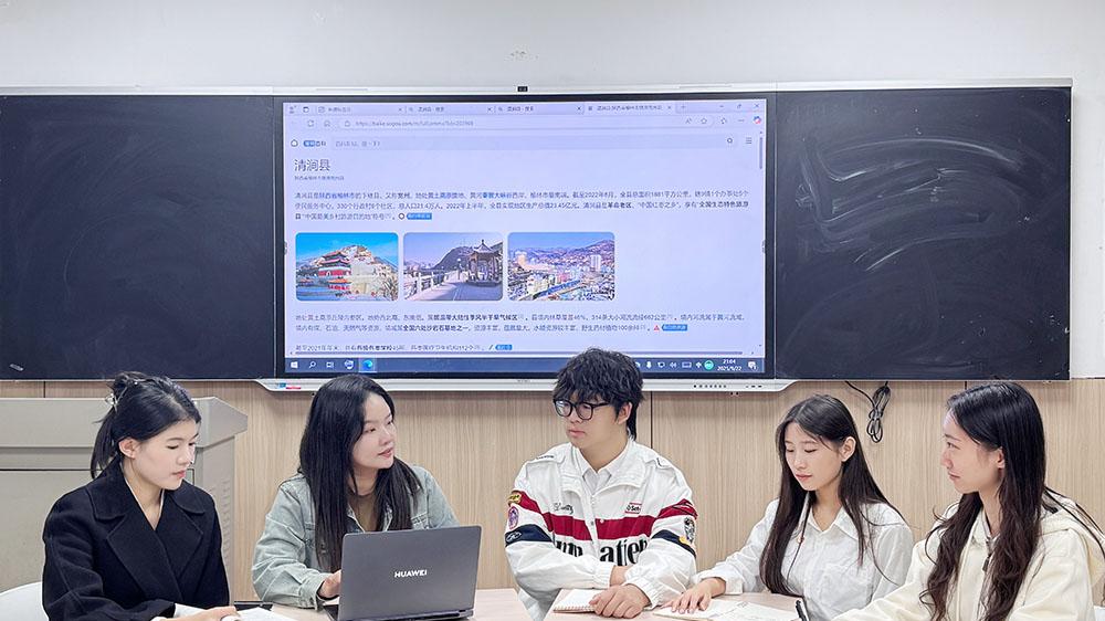 西京学子用AI破局跨境直播 助中小企业智能出海