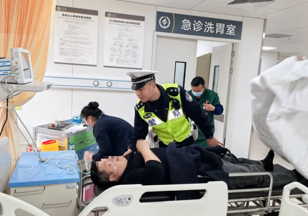 “救命之恩永难忘！”货车司机突发心梗，遵义交警抢回一条命！