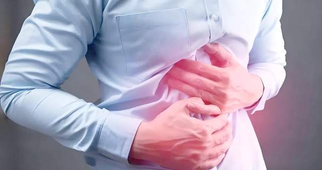胃痛别拖，出现5类症状及时就医，别等溃疡、出血才就医