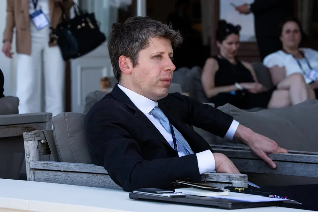 Sam Altman：5.6 Sol是世界上最好的模型，看马斯克又痴迷于我了