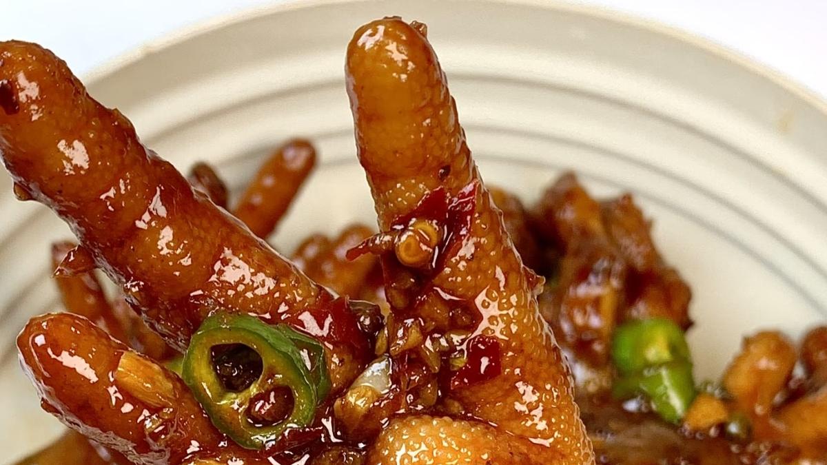 软烂脱骨，Q弹入味！这锅宽粉鸡爪煲，才是家常下饭的天花板