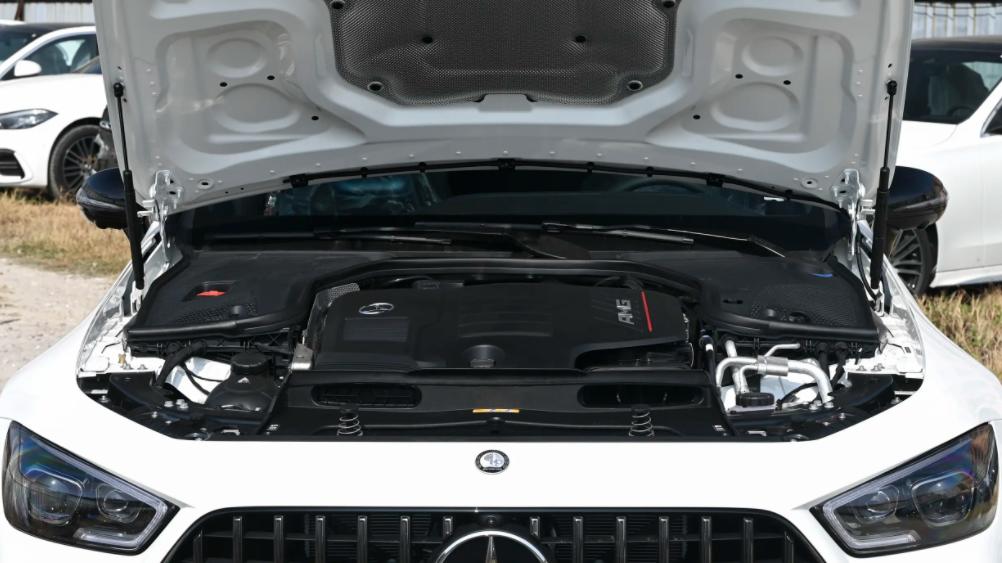 高性能跑车优选，外观霸气运动，26款奔驰AMG GT还有V8动力加持