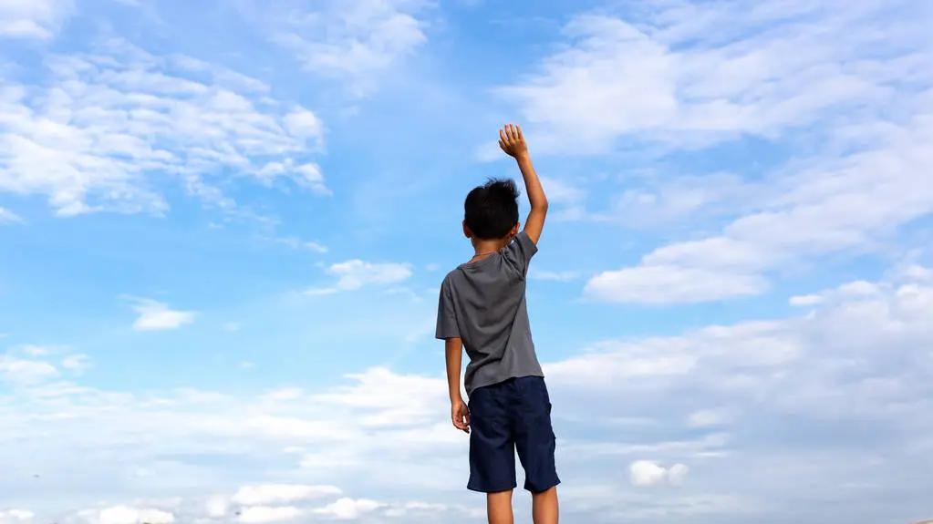 全球首个“断网”国家诞生！16岁前禁玩社媒，中国家长：我们也想要