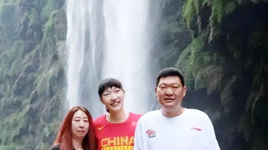中国女篮现役第一人，“女版文班亚马”韩旭是如何练成的？