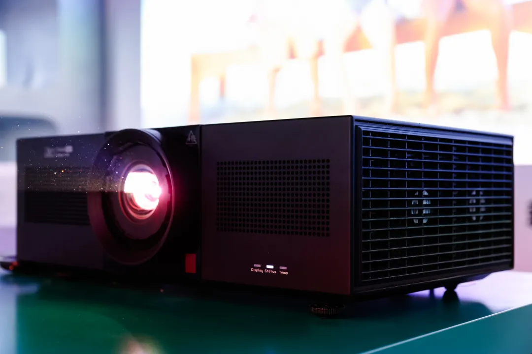 海信商用激光投影：以三色激光定义商用显示次世代标准