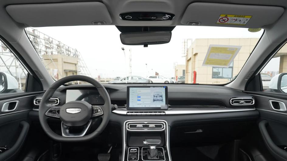 尺寸更大空间更宽敞，第5代帝豪实力提升，月销成功破万