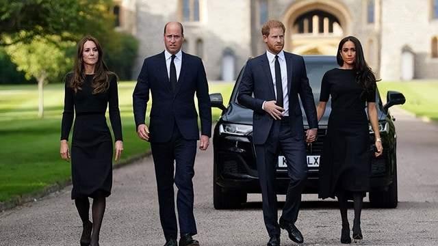 皇室新书再爆猛料，女王区别对待威廉哈里，兄弟反目根源终揭晓