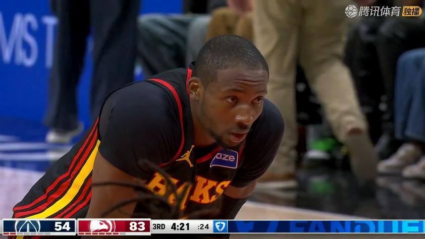 21分大胜！库明加27+7+4，赛后特雷杨走过来，和老鹰球员逐一拥抱