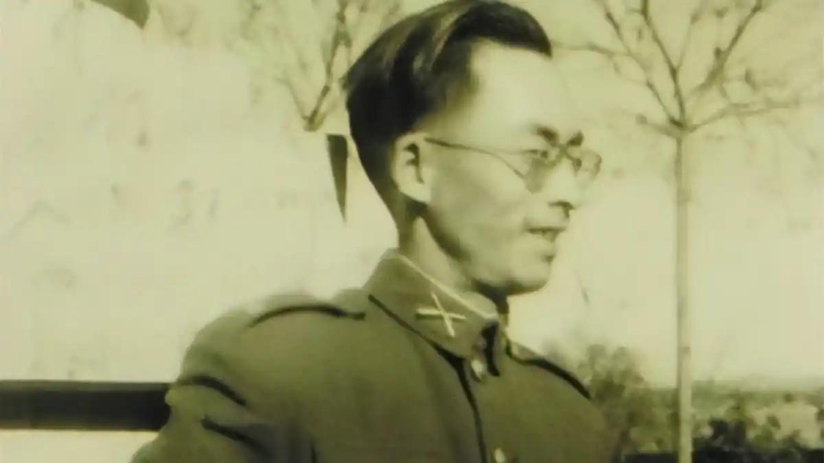 他是中统大爷，任国军副师长被捕，为何反问党中央：有无黎强同志