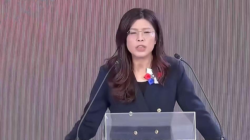 郑丽文真是一位狠角色！蒋经国四字榜书直上热榜！引发热议！