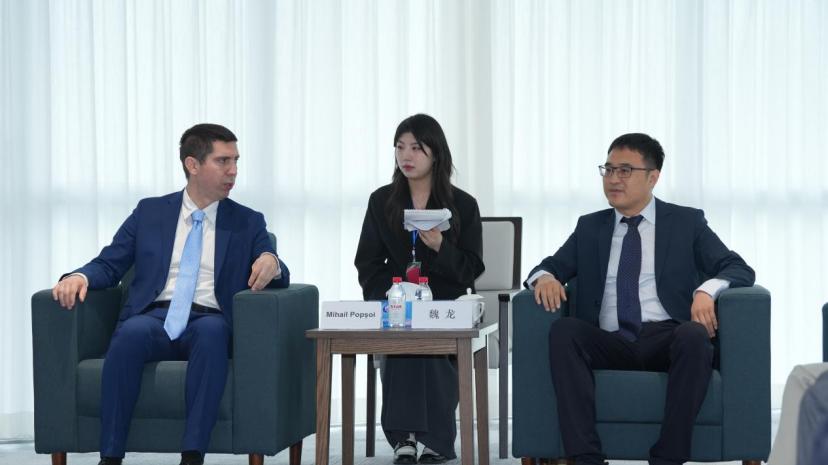 魏龙与摩尔多瓦副总理兼外交部长波普绍伊在沪举行会谈