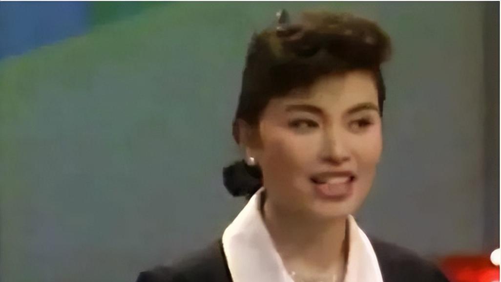 28年零失误的国脸级主播李瑞英，却在退休后惹众怒，她经历了什么