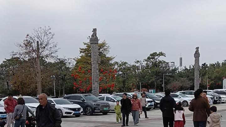 大年初一北流会仙河公园里很热闹