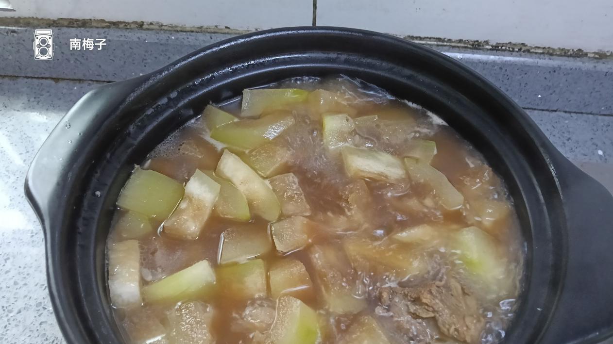 阴雨天里的一碗去湿补肝肾养生汤
