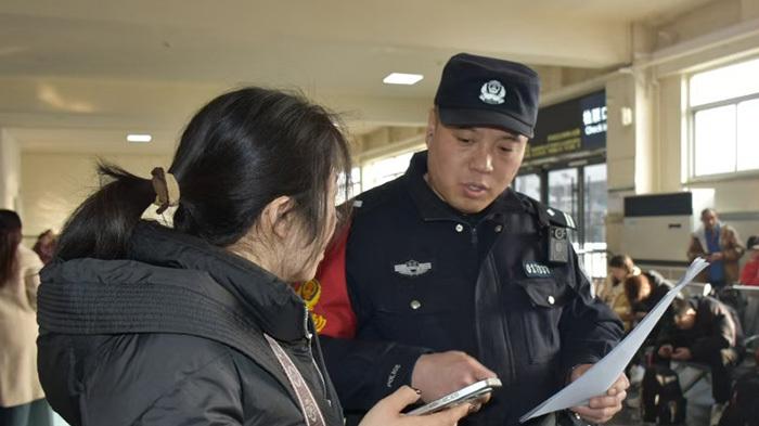 任丘站派出所开展反扒防诈集中宣传活动