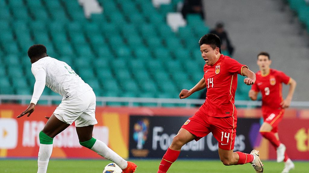 广州队春节前“两连胜”！中超罚单未剥夺冠军，徐彬正式留洋英伦