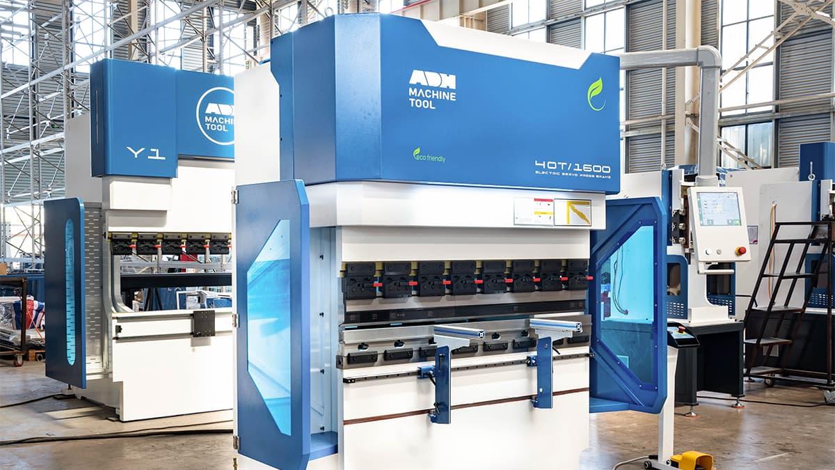 把20mm钢板折成90度直角需要多大力？拆解“折弯机”背后的硬核原理