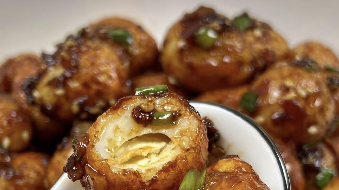 酥到掉渣！这道虎皮鹌鹑蛋，做一次就能惊艳