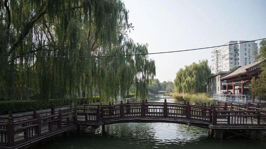 沈阳万泉公园音乐喷泉建成两年未投入使用，竟只因为电需要邻区接入